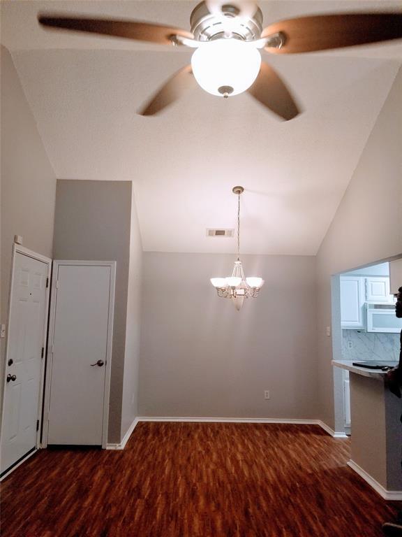 Foto del edificio - 7409 Bogart Dr