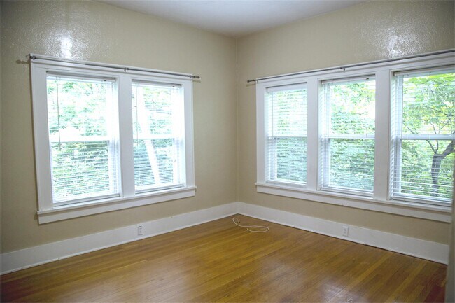 Building Photo - 601 N Forest Heights