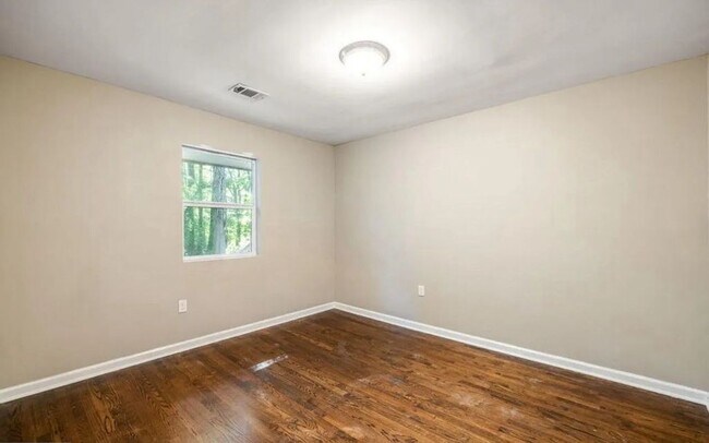 Building Photo - 2263 Nivelle Dr