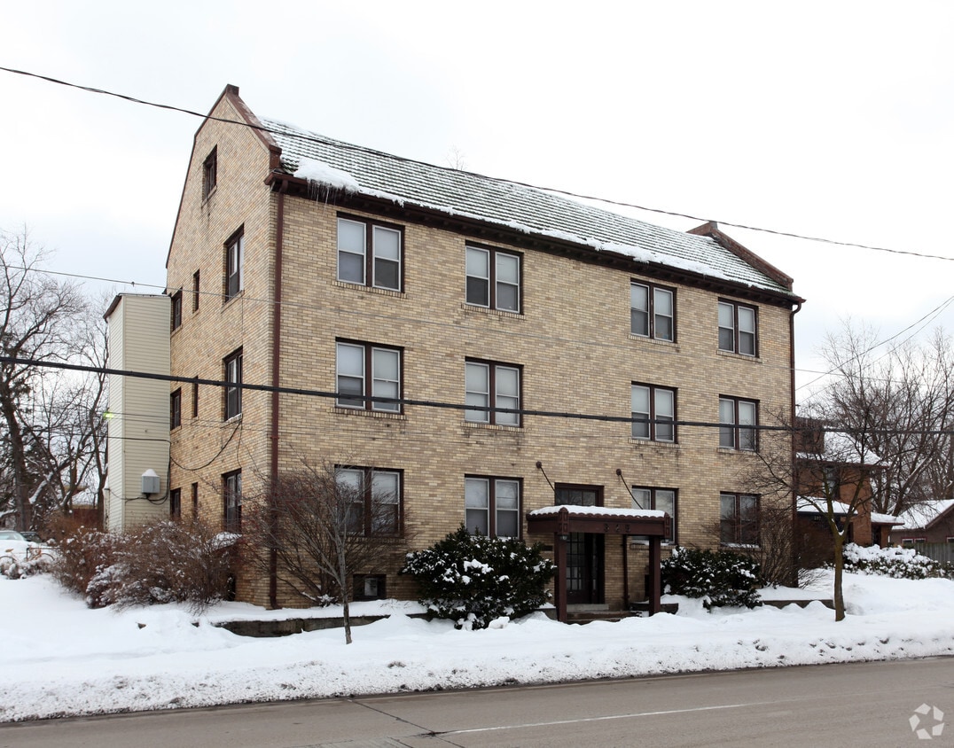 Building Photo - 321-325 W Washington Dr