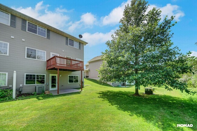 Foto del edificio - Charming 3BR Townhome in Lincoln