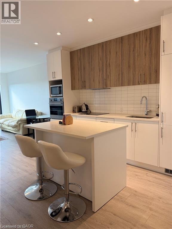 Photo du bâtiment - 181 King St S