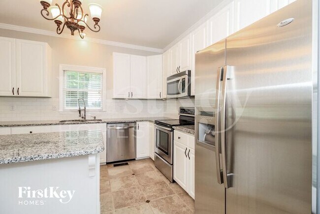 Foto del edificio - 6845 Greenbrook Dr