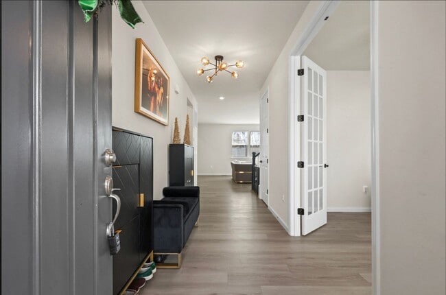 Building Photo - Stunning 4-Bedroom Home in Raven Oaks Comm...
