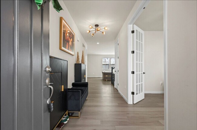Foto del edificio - Stunning 4-Bedroom Home in Raven Oaks Comm...