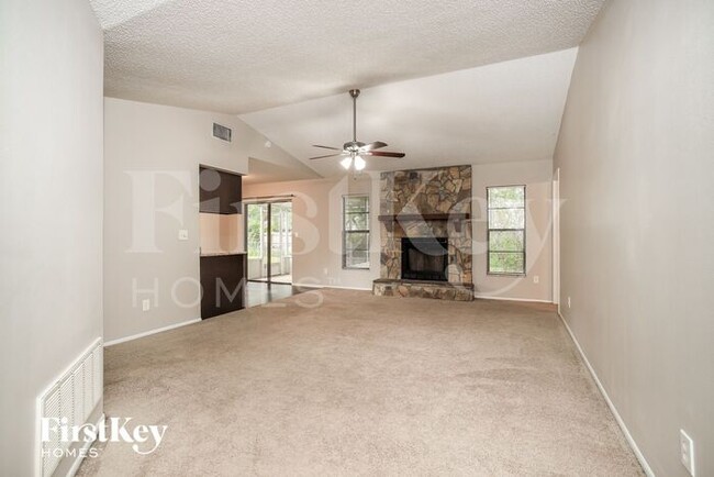 Building Photo - 3338 Fox Ridge Dr