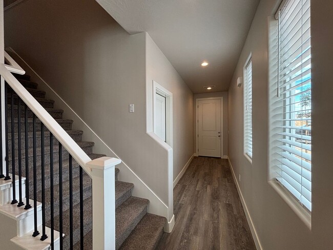 Building Photo - BRAND NEW TOWNHOME FOR RENT!