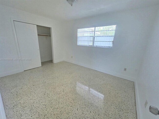 Foto del edificio - 11040 SW 4th St