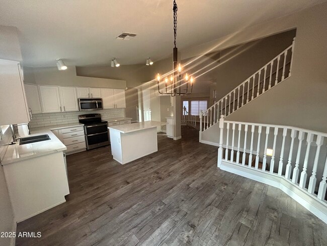 Building Photo - 1611 W Musket Way