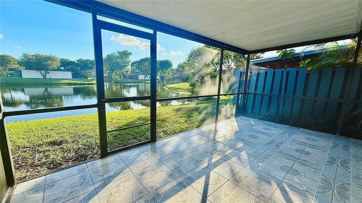 Foto principal - 6969 SW 36th Dr