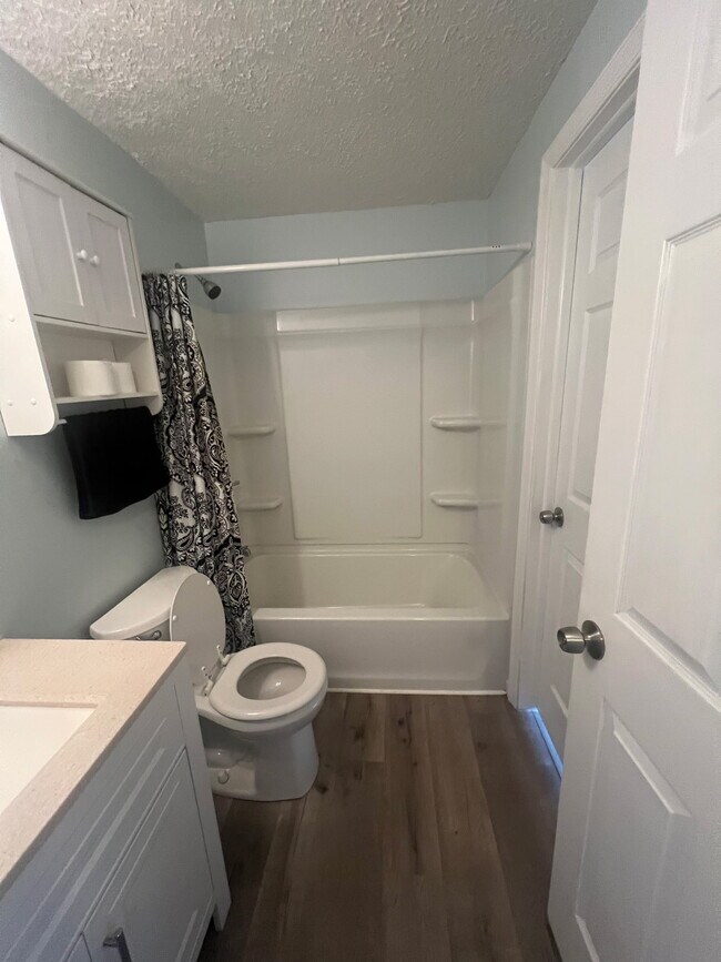 Foto del edificio - 106 Long Meadow Ct