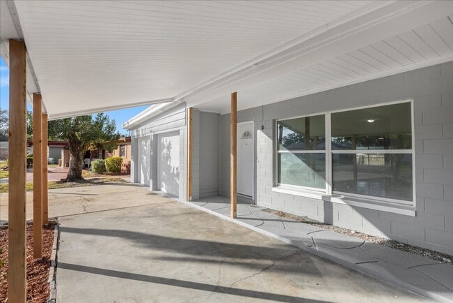 Building Photo - Fantastic 3 Bed / 2 bath Home - Section Ei...