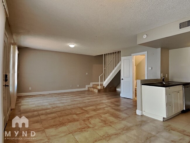 Foto del edificio - 2132 W Glenrosa Ave