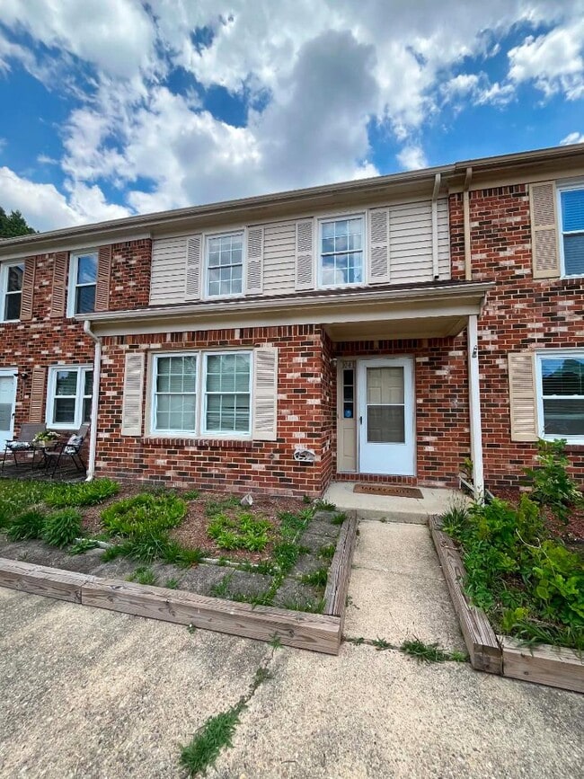 Building Photo - 1041 Wickford Ct