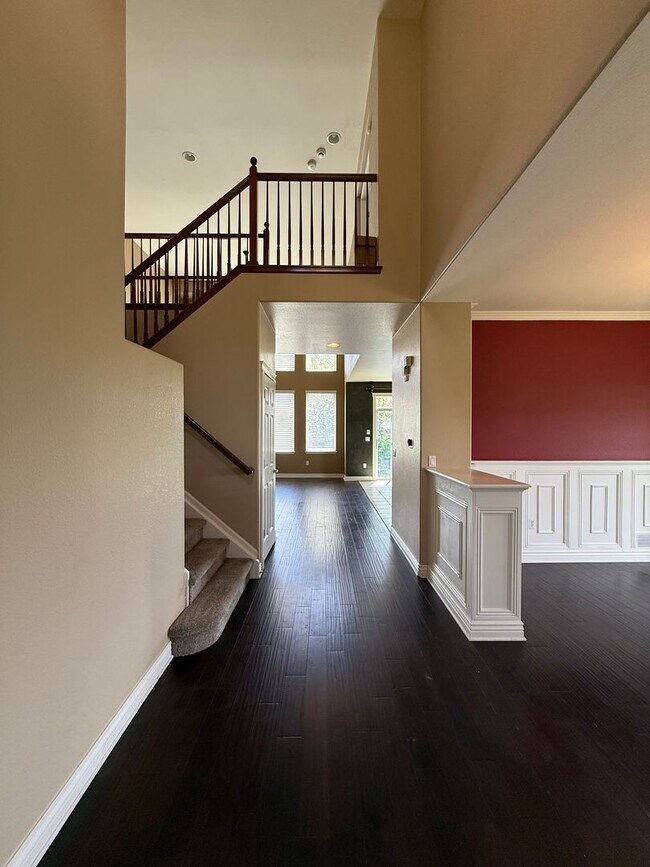 Foto del edificio - Your Colorado Oasis Awaits! 4 Bed, 3.5 Bath Home with Modern Amenities next to open space