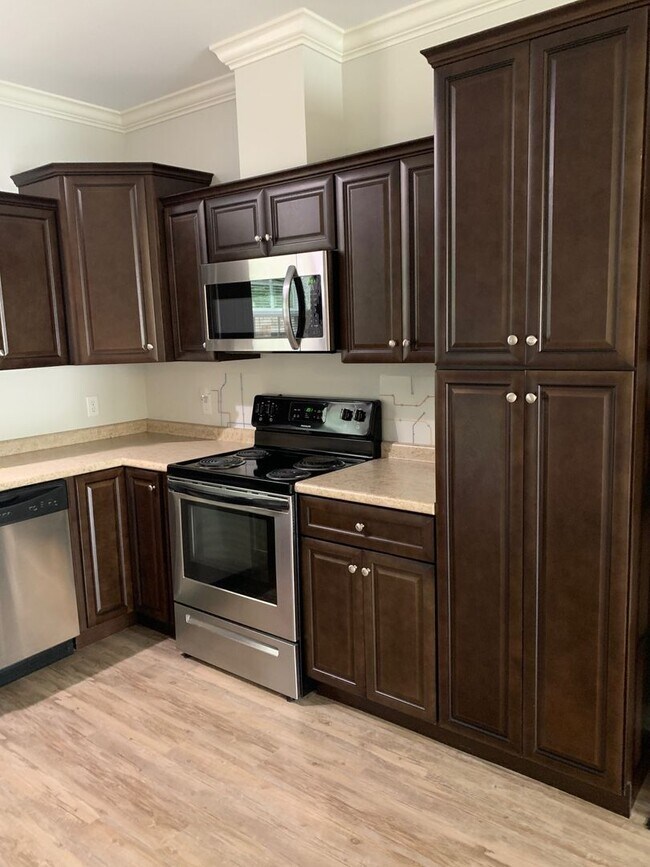 Building Photo - Yorktown Place-Gated Townhome Community-Tibet Ave.