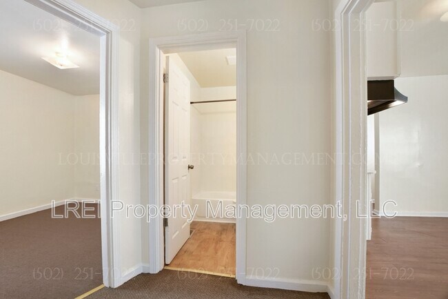 Foto del edificio - 2728 Algonquin Pkwy