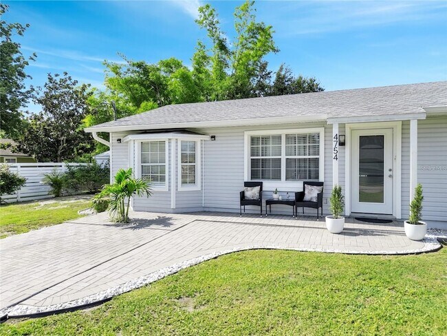 Foto del edificio - 4754 Lake Shore Dr