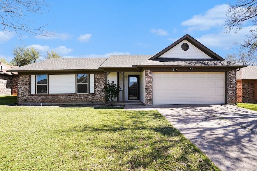 Photo - 772 Hampshire Drive