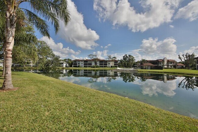 Foto del edificio - 400 Misty Pines Cir