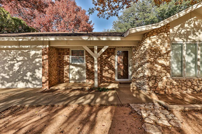 Foto del edificio - 4 Bedroom Home