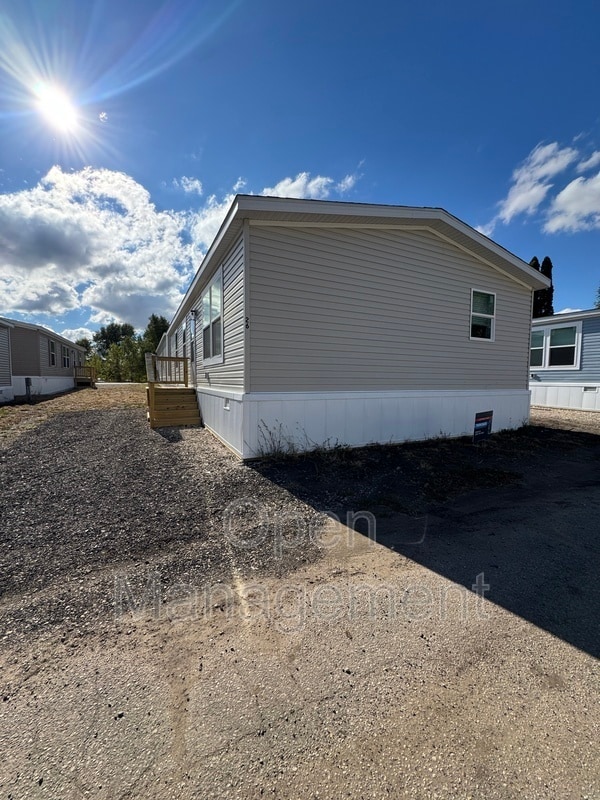 Building Photo - 755 N Tratt St