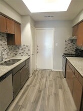 Building Photo - 8414 Beechnut St