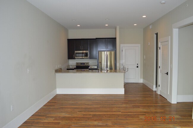 Building Photo - Downtown Living in The Heart of The Promen...