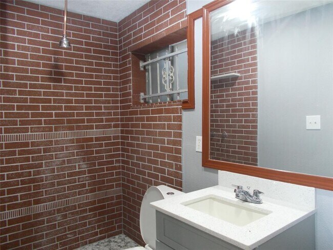 Foto del edificio - 7047 Bissonnet St