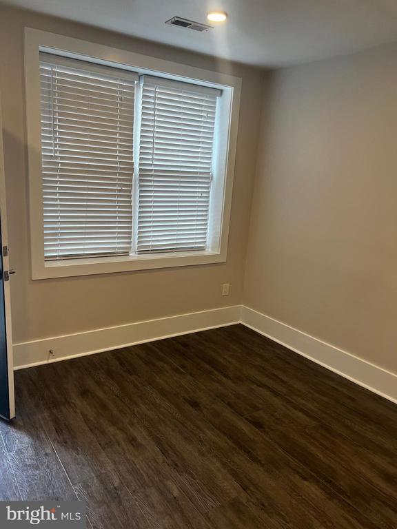 Foto principal - 924 19th St NE