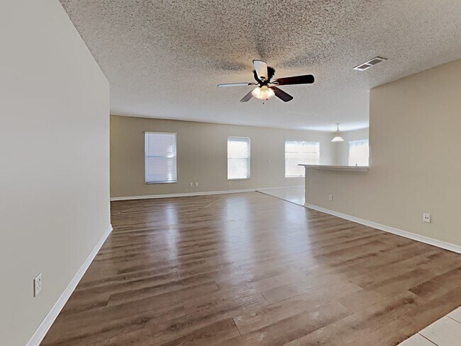 Building Photo - 143 Walnut Crest Run