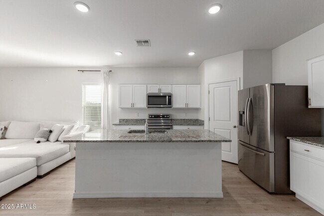 Foto del edificio - 8133 S 64th Ln