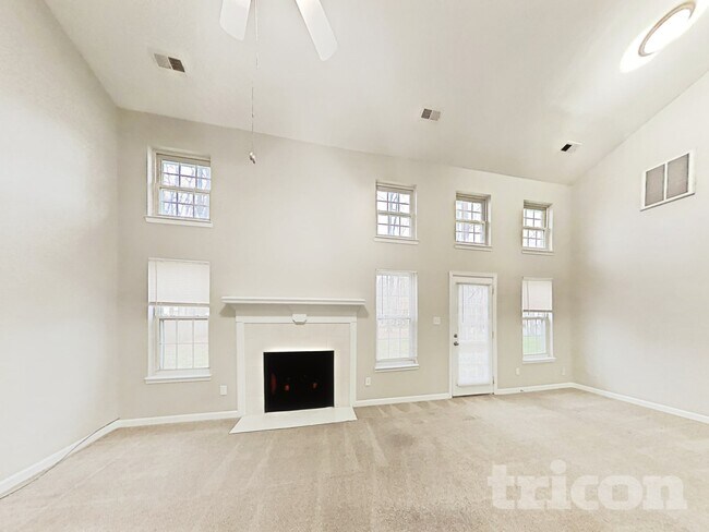 Foto del edificio - 6635 Autumn Gate Ln