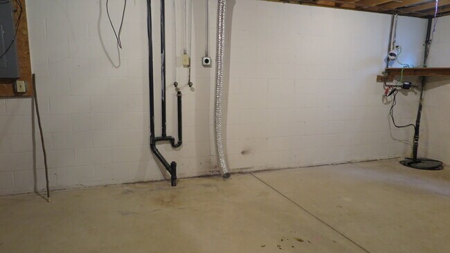 Building Photo - 480 Applegate Ln