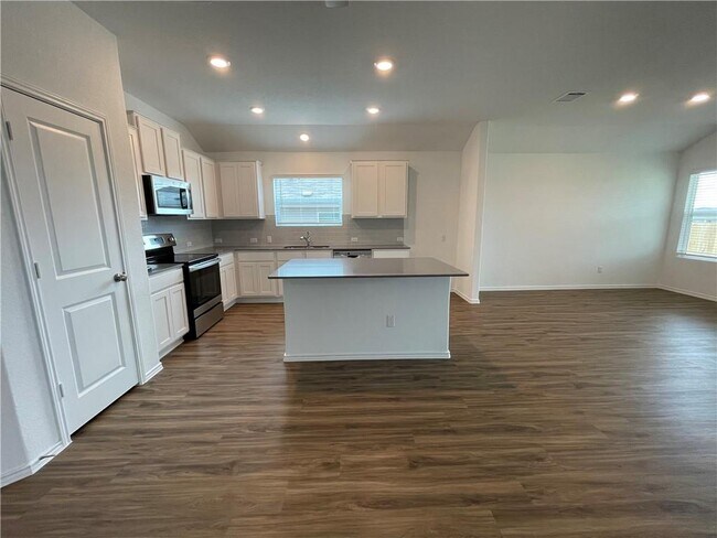 Building Photo - 302 Bluejack Way