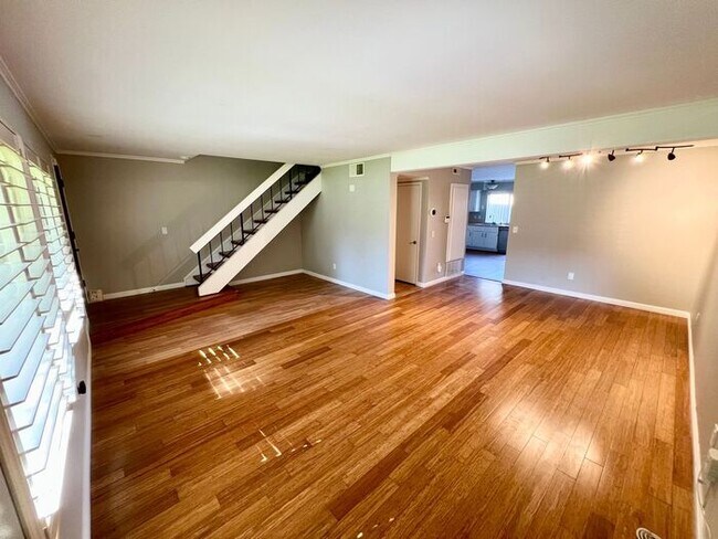 Foto del edificio - Spacious 4 BR/2.5 BA Townhouse in Carlsbad...