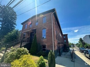 Building Photo - 820 W Market St