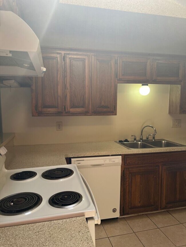 Building Photo - 11821 Garden Terrace Dr