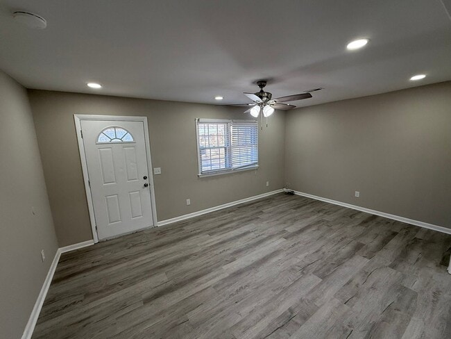 Building Photo - 315 Creekway Ct
