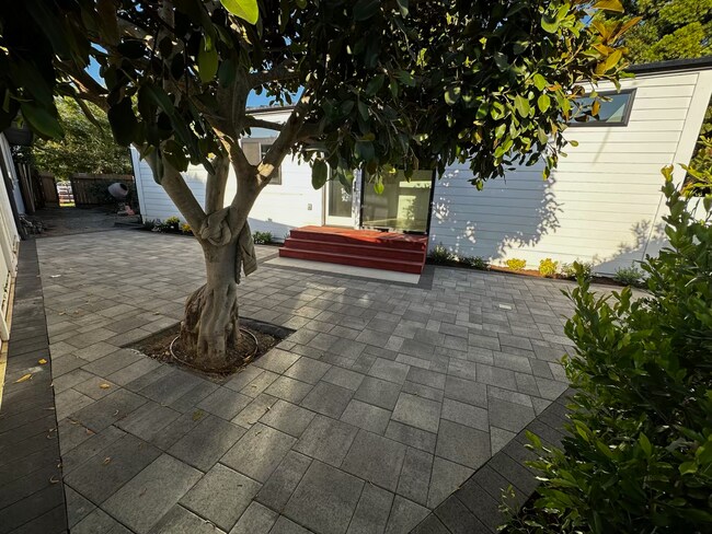 Foto del edificio - 2148 Rural Pl