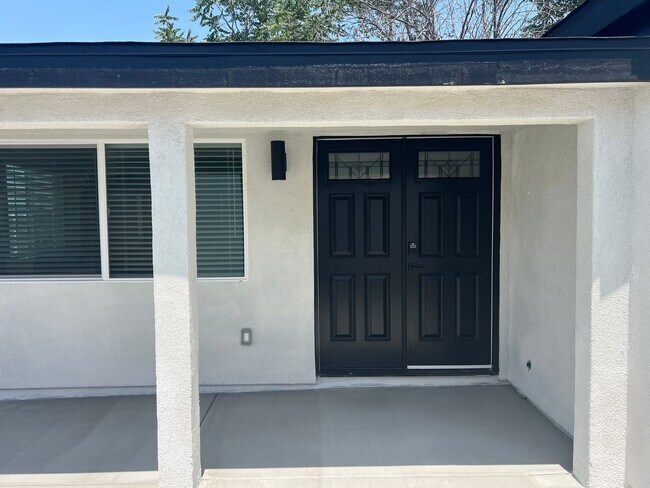 Foto del edificio - Brand New Detached 3 Bed/2 Bath Home-Central AC +In-Unit Laundry-Riverside