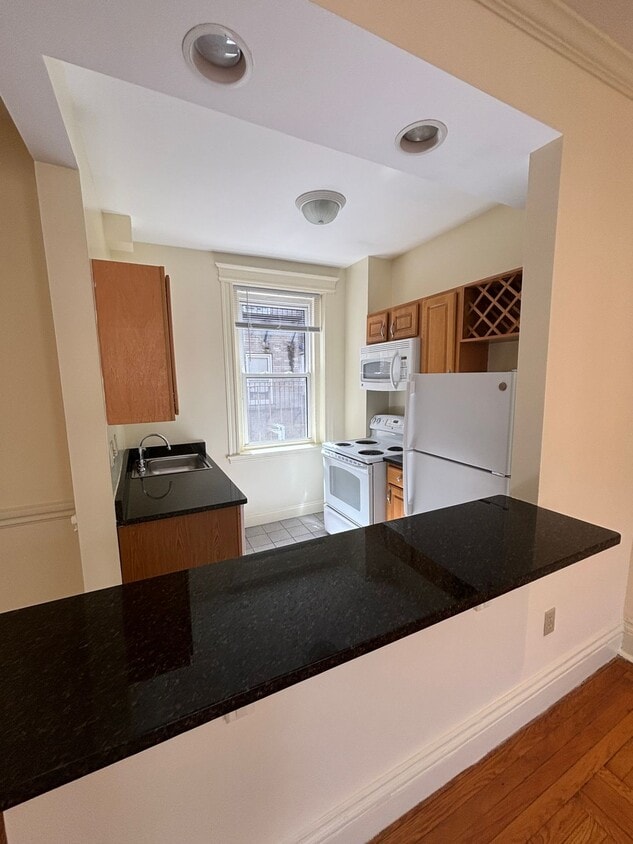 Primary Photo - 16 Queensberry St