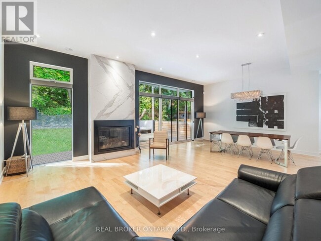 Building Photo - 88 S Kingsway