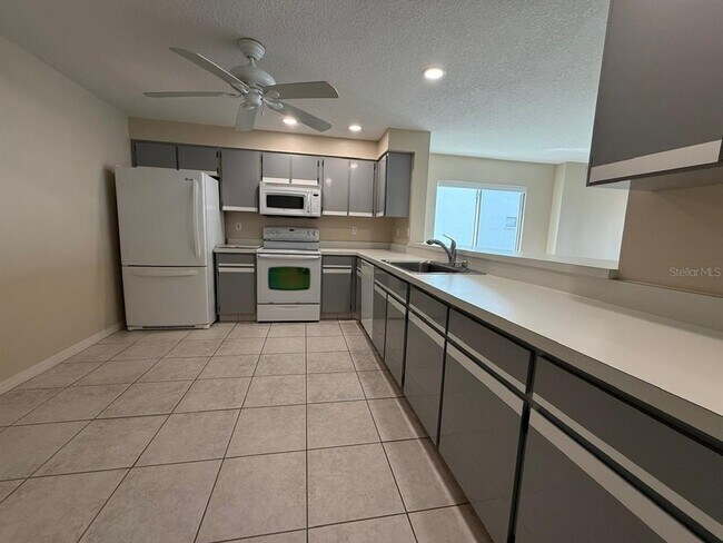 Building Photo - 1477 Park Beach Cir