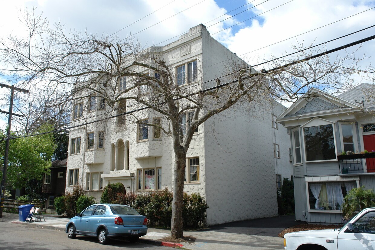 Primary Photo - 2124 Mckinley Ave