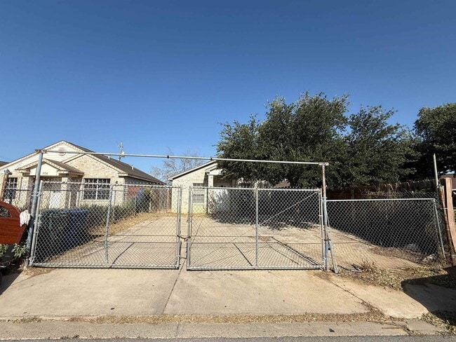Building Photo - 308 Larga Vista Dr