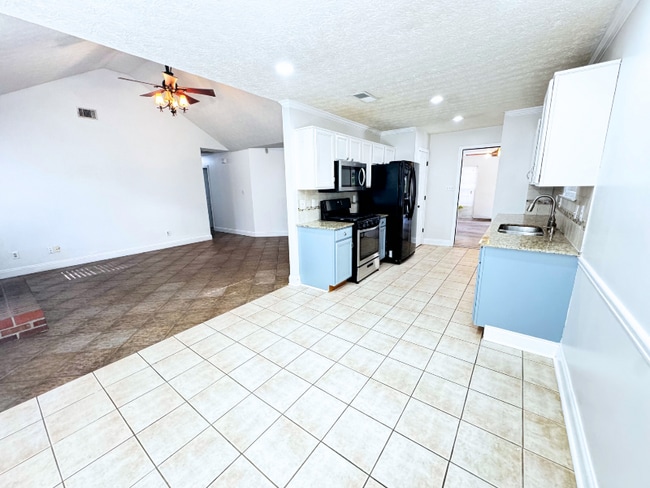 Building Photo - 26 Angel Trace