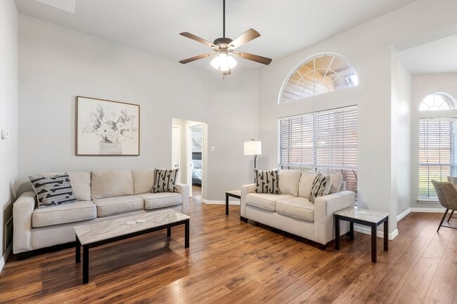 Photo - 4709 Justin Dr House