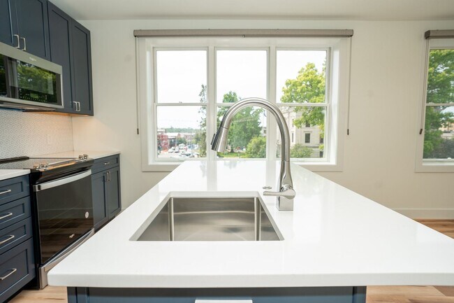 Foto del edificio - 102 W 6th St