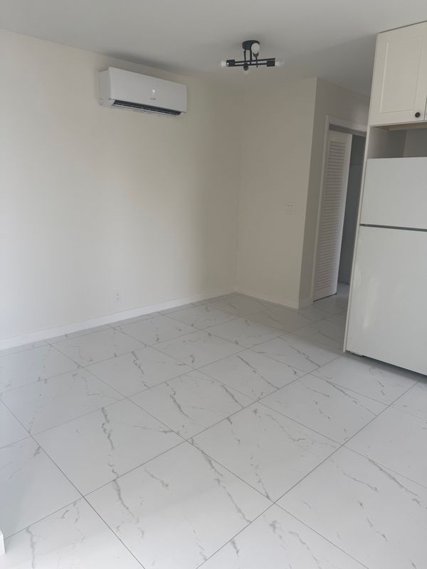 Foto del edificio - 722 NE 8th St